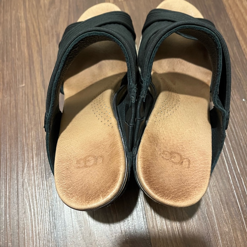 UGG Wedge Sandals Australian Hilarie Black
Leather and Elastic straps - 7 - Picture 4 of 12